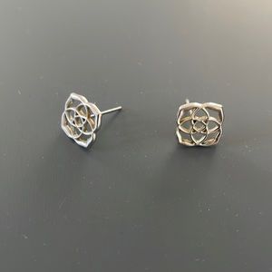 Kendra Scott Dora Stud Earrings in Silver